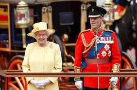 La reina Isabel II da el último adiós al príncipe Felipe en un funeral marcado por la pandemia