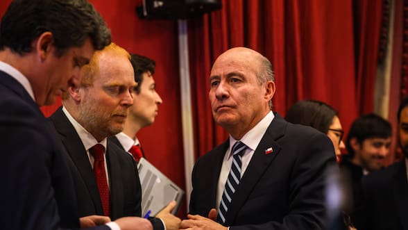 Comisión de Hacienda despacha a la sala del Senado la megarreforma: invariabilidad tributaria por tramos y tasa corporativa en 23%