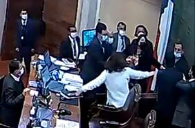 Cámara de Diputados libera nuevos videos del momento en que Gonzalo de la Carrera golpea a Alexis Sepúlveda