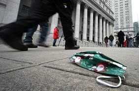 Médicos y científicos advierten que algunas mascarillas no protegen contra la variante Ómicron