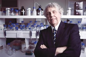 Científico chileno Pablo Valenzuela cuenta del proyecto en el que Michael Houghton no quería trabajar y con el cual logró el Nobel