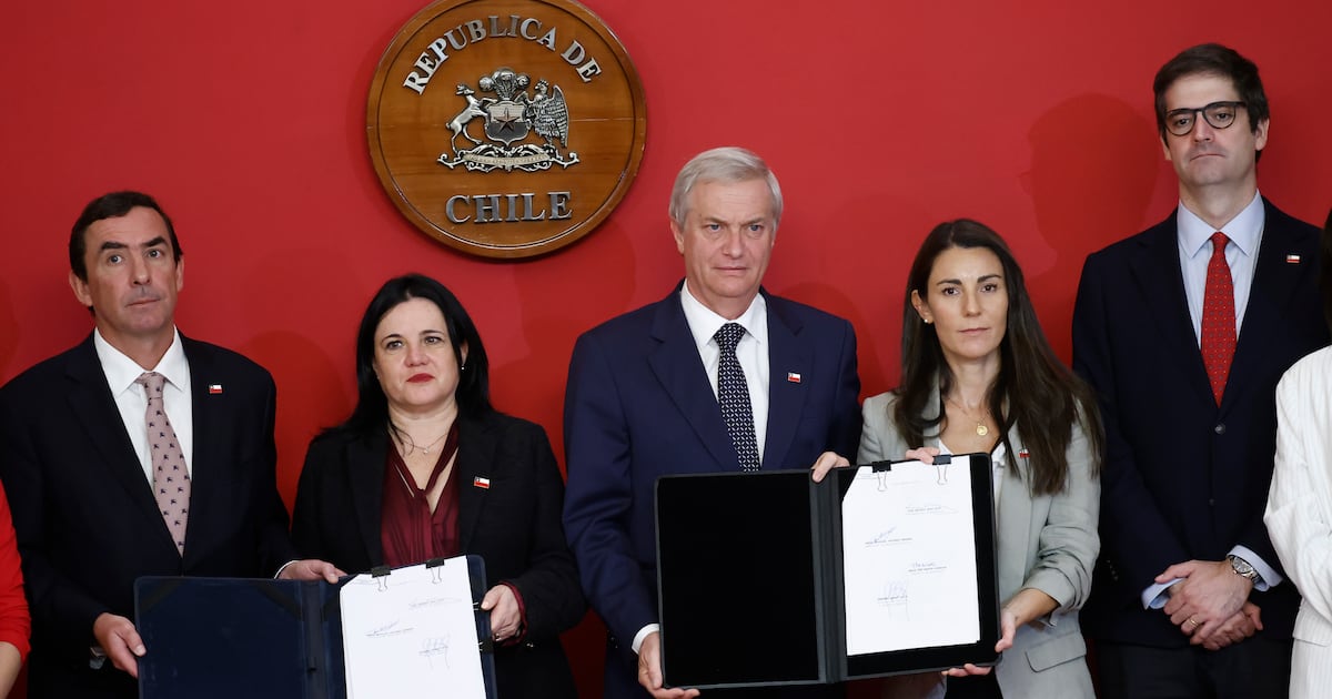 Gobierno enfrenta críticas por proyectos de ley contra la violencia escolar