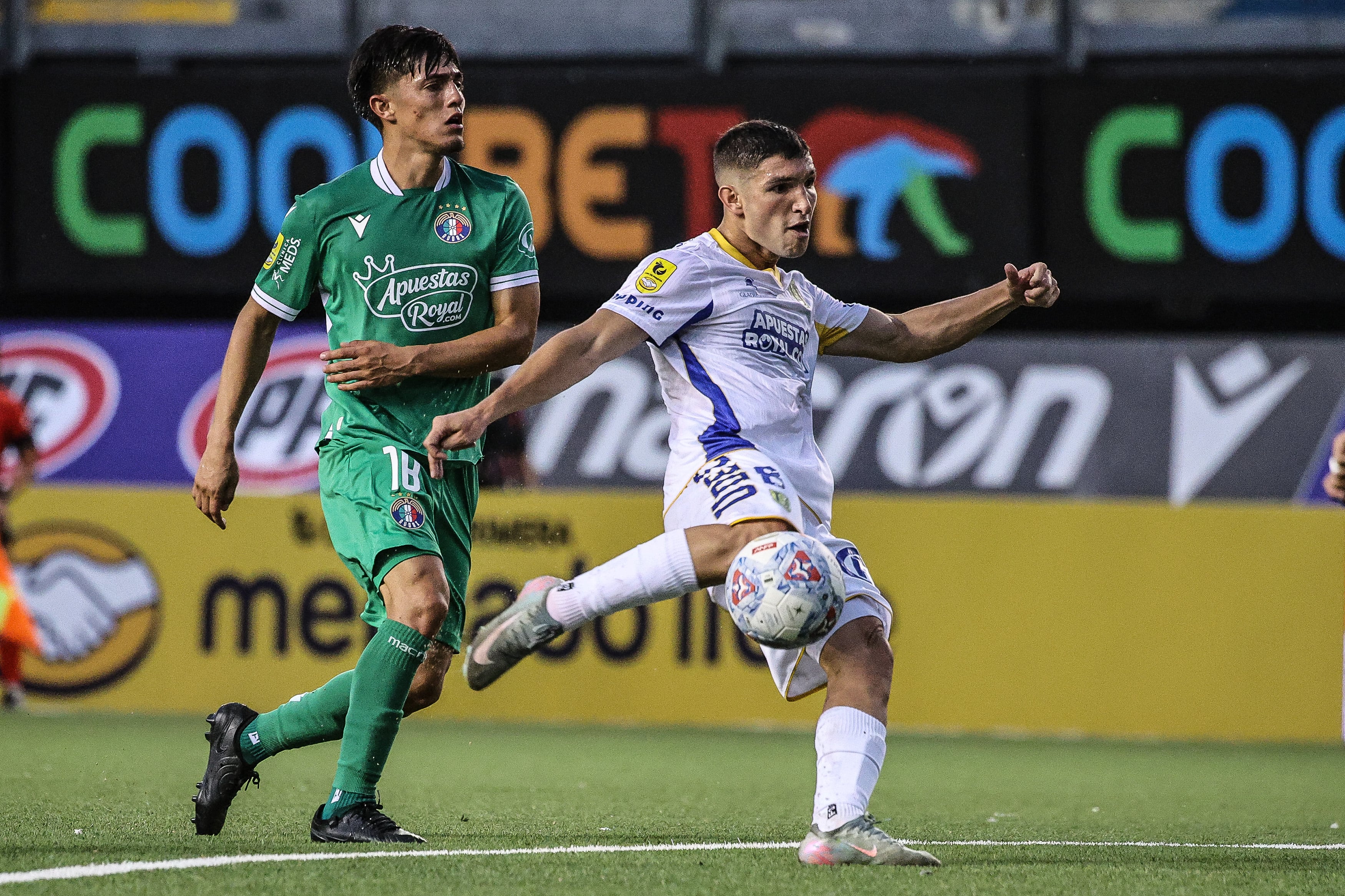 Facundo Mater, de la U. de Concepción, nació en Argentina y representa a Siria.