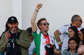 Banda británica Massive Attack asiste a partido de Palestino antes de su show en el Fauna Primavera