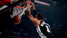 Con Donald Trump en los palcos: Spurs vence a Knicks y estrecha las finales de la NBA