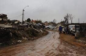 Incendios en Biobío dejan 1.472 casas destruidas y ministro Montes asegura que es la zona con “más necesidades de viviendas de emergencia”