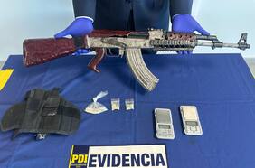 PDI incauta fusil de asalto AK-47 durante operativo antidrogas en San Joaquín