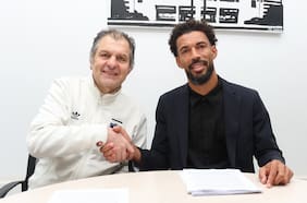 Es oficial: Vozinha firma su contrato y ya es jugador de Colo Colo