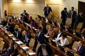 Oposición da votos para aprobar segunda acusación a Vivanco a pesar de imputaciones a Chadwick