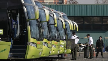 Pasajes de buses interurbanos subirán hasta un 30% por aumento del precio del combustible