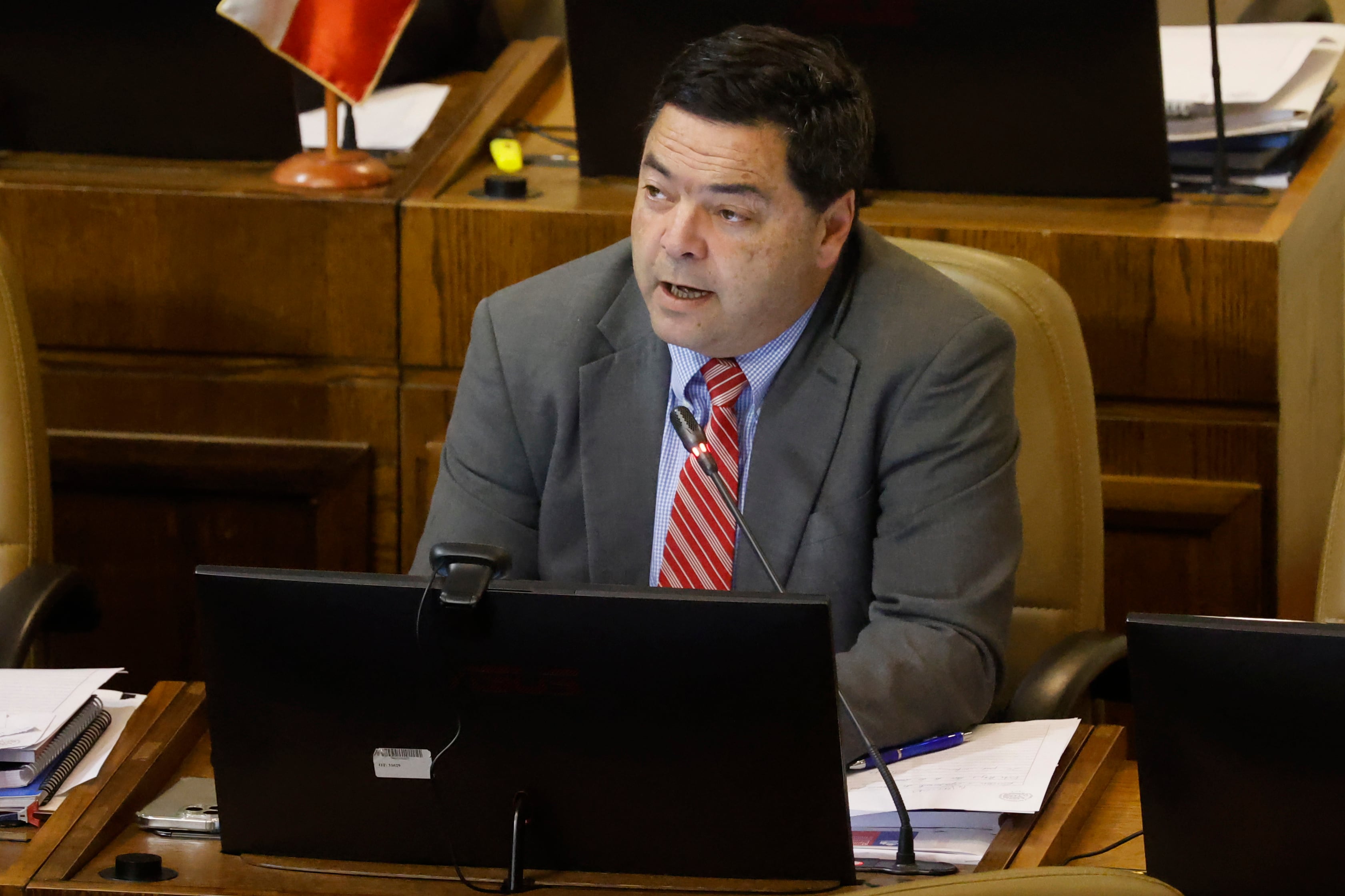 Allanan domicilio y antigua oficina del exdiputado Juan Manuel Fuenzalida en el Congreso