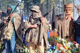 Funeral de integrante de la CAM muerto en Carahue: pese a querella del gobierno, se mantuvo escolta armada y hubo disparos al aire