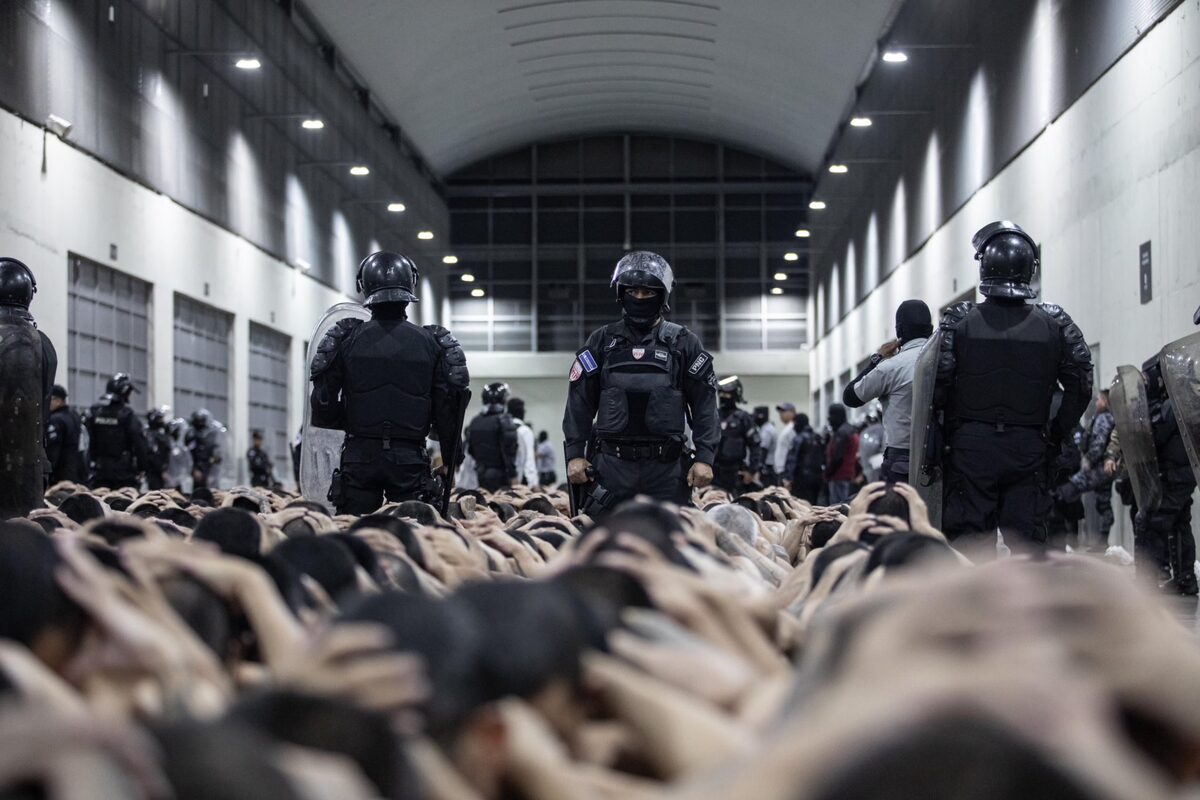 Por qué Bukele ofreció a Trump la megacárcel de El Salvador - La Tercera