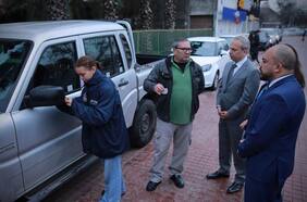 Revisa cómo se debe grabar la placa patente en los vidrios y espejos de los vehículos