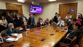 Con tres votos a favor y dos abstenciones: comisión de AC contra ministro Ulloa aprueba su admisibilidad