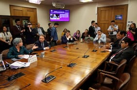 Con tres votos a favor y dos abstenciones: comisión de AC contra ministro Ulloa aprueba su admisibilidad