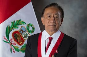 Quién es José María Balcázar, el nuevo presidente de Perú que defendió el matrimonio infantil y fue expulsado del Colegio de Abogados