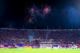 El escueto informe del árbitro del partido entre la U y Limache que consigna los nuevos incidentes de la barra azul