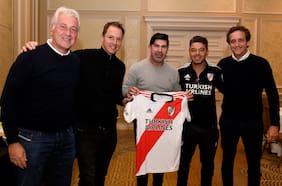 Marcelo Salas visitó la concentración de River Plate en la previa del duelo ante Colo Colo