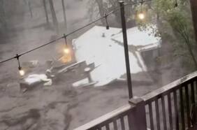 Una casa fue arrastrada por una repentina inundación en México