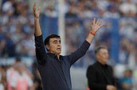 Gustavo Quinteros exige la contratación de un zaguero central chileno en su llegada a Gremio