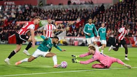 Cuarta derrota al hilo en la Premier League: Liverpool sufre en su visita al Brentford y sigue en caída libre