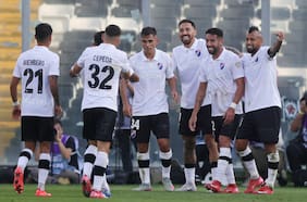 Con estrictas medidas de seguridad: Colo Colo vuelve a abrazarse tras un mes sin jugar en la Liga de Primera