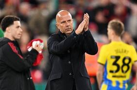 Entrenador del Liverpool se indigna con uno de sus goleadores tras ganar en la Carabao Cup: “Fue estúpido”