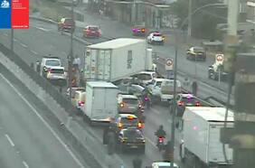 Departamental: colisión múltiple en Ruta 5 Sur involucra a ocho vehículos y genera alta congestión