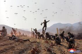 Cómo son las temerarias tácticas de los soldados de Corea del Norte que apoyan a Rusia en su guerra contra Ucrania