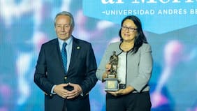 “Muchos servicios han mejorado gracias al impulso de la Contraloría”: las palabras de Dorothy Pérez tras recibir el Premio al Mérito UNAB 2025