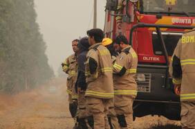 Suspenden clases en Melipilla, Curacaví y María Pinto a raíz de incendio forestal