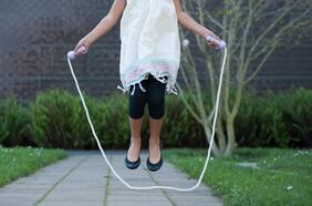 Saltar la cuerda: revisa los 6 beneficios de practicar este ejercicio