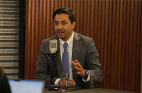 Diputado Carter critica “reacción belicosa” del PC y el FA ante la inminente llegada de Kast a La Moneda