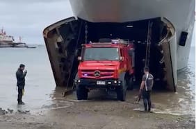 Armada entrega el primer carro de Bomberos en archipiélago de Juan Fernández