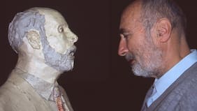 Juan Pablo Langlois: la vibrante exposición que rescata el archivo del pionero del arte chileno