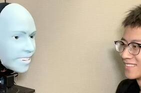 Este robot imita las expresiones faciales de su creador en tiempo real y con una precisión sorprendente