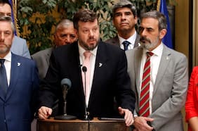 Libertarios inician coqueteo con diputados opositores para sumar apoyo a acusación a Grau