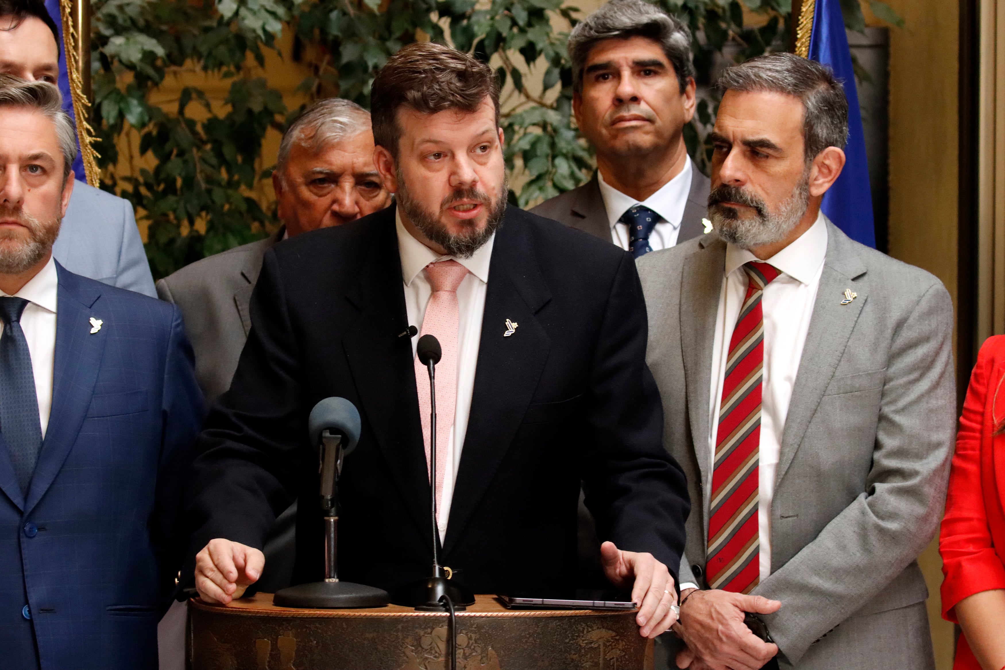 Libertarios inician coqueteo con diputados opositores para sumar apoyo a acusación a Grau