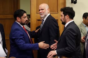 Gobierno renueva urgencia de su proyecto de reforma política y comisión acuerda calendario para despacharlo el lunes