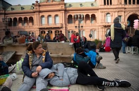 Inflación anual superaría el 70% en Argentina, en medio de agitación política