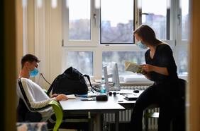 ¿Quién es más probable que te contagie de coronavirus? ¿Un hombre o una mujer?