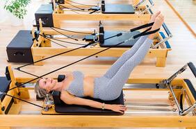 La diferencia entre los distintos tipos de pilates (y qué necesitas para comenzar a practicarlo)