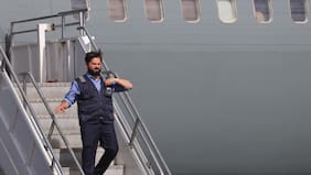 Desde Rapa Nui, Boric sostiene diálogo y ofrece ayuda a alcalde Castro por explosión e incendio en Renca