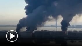 El momento en que un dron ucraniano impactó una terminal petrolera en la ciudad rusa de San Petersburgo