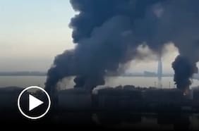 El momento en que un dron ucraniano impactó una terminal petrolera en la ciudad rusa de San Petersburgo