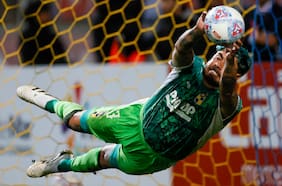 “Saca de foco a los rivales”: qué hay detrás de la idea del Mono Sánchez de jugar sin guantes en la Supercopa ante la UC