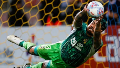 “Saca de foco a los rivales”: qué hay detrás de la idea del Mono Sánchez de jugar sin guantes en la Supercopa ante la UC