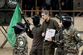 Hamas dice que pospondrá la liberación de rehenes por disputas con Israel