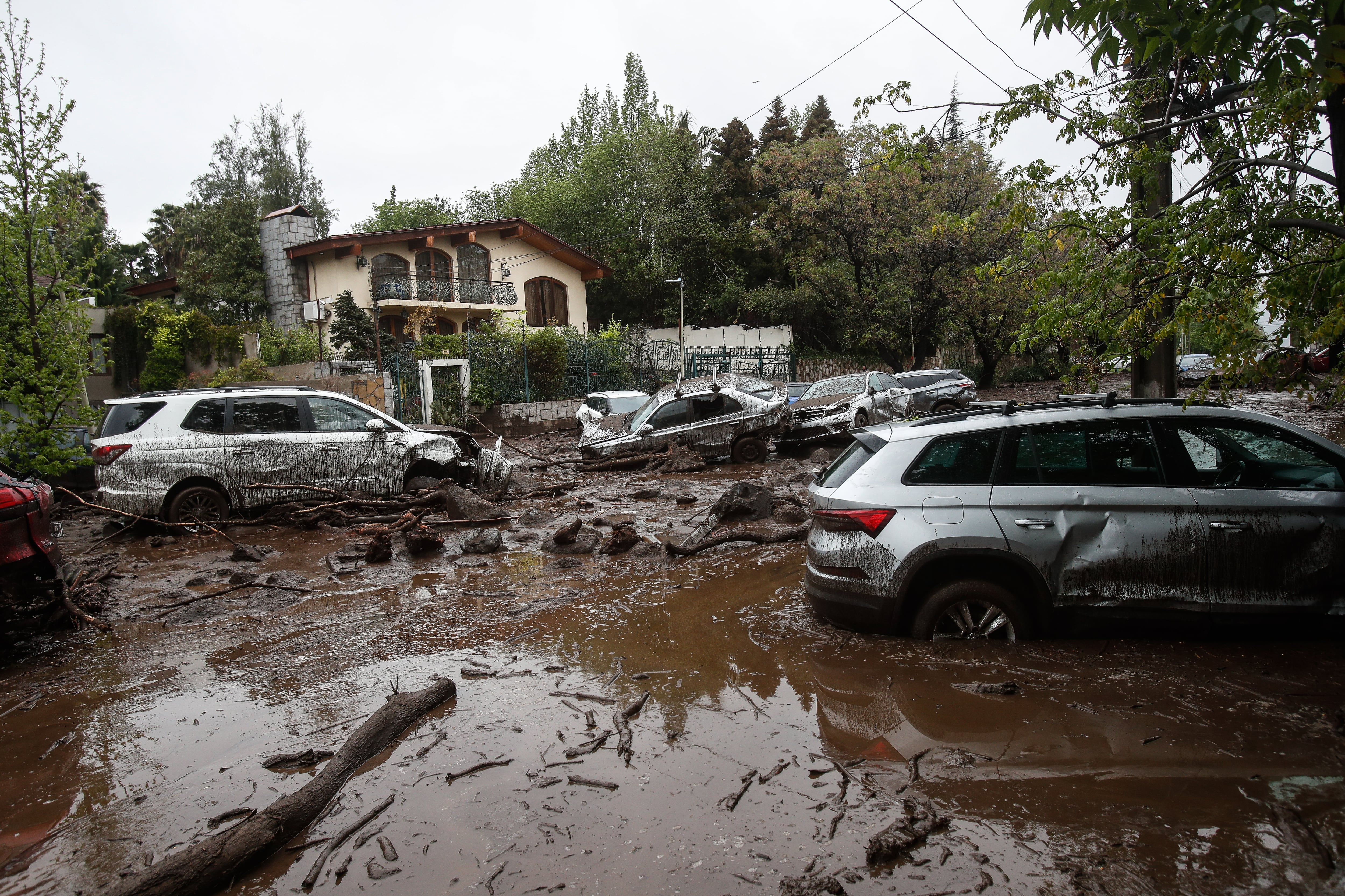 Gobierno activa ficha FIBE en nueve comunas de la RM tras sistema frontal y mantiene albergues para familias damnificadas